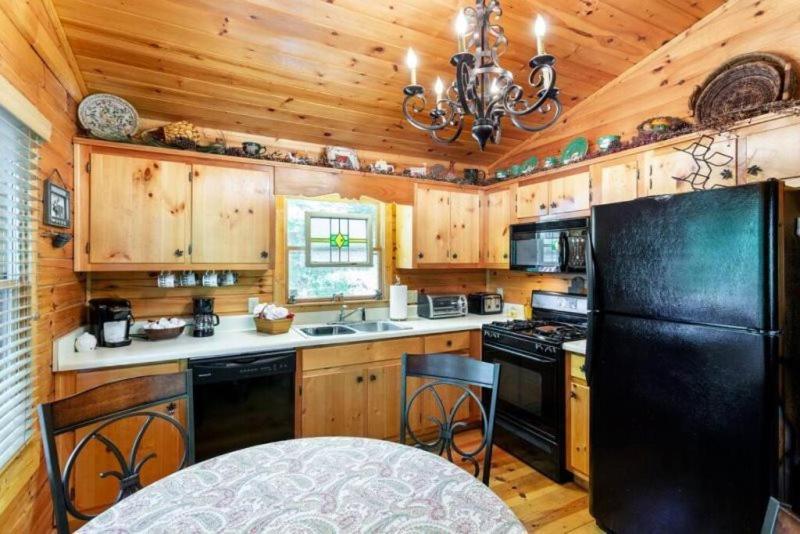 Mountain Spirit Cabin - Fireplace And Hot Tub Villa Blue Ridge Exterior foto